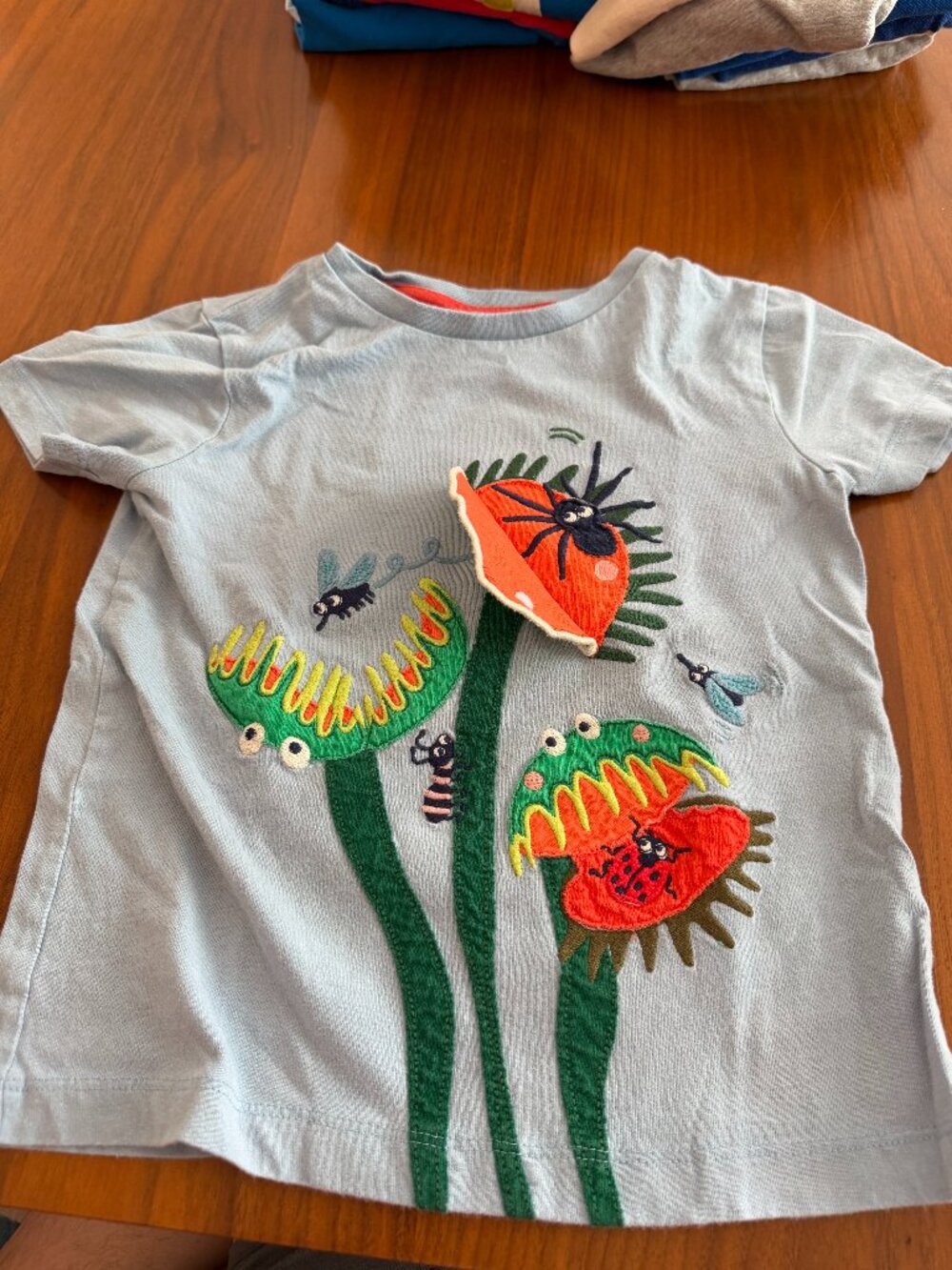 Mini Boden Boys Venus Fly Trap shirt / size 5-6